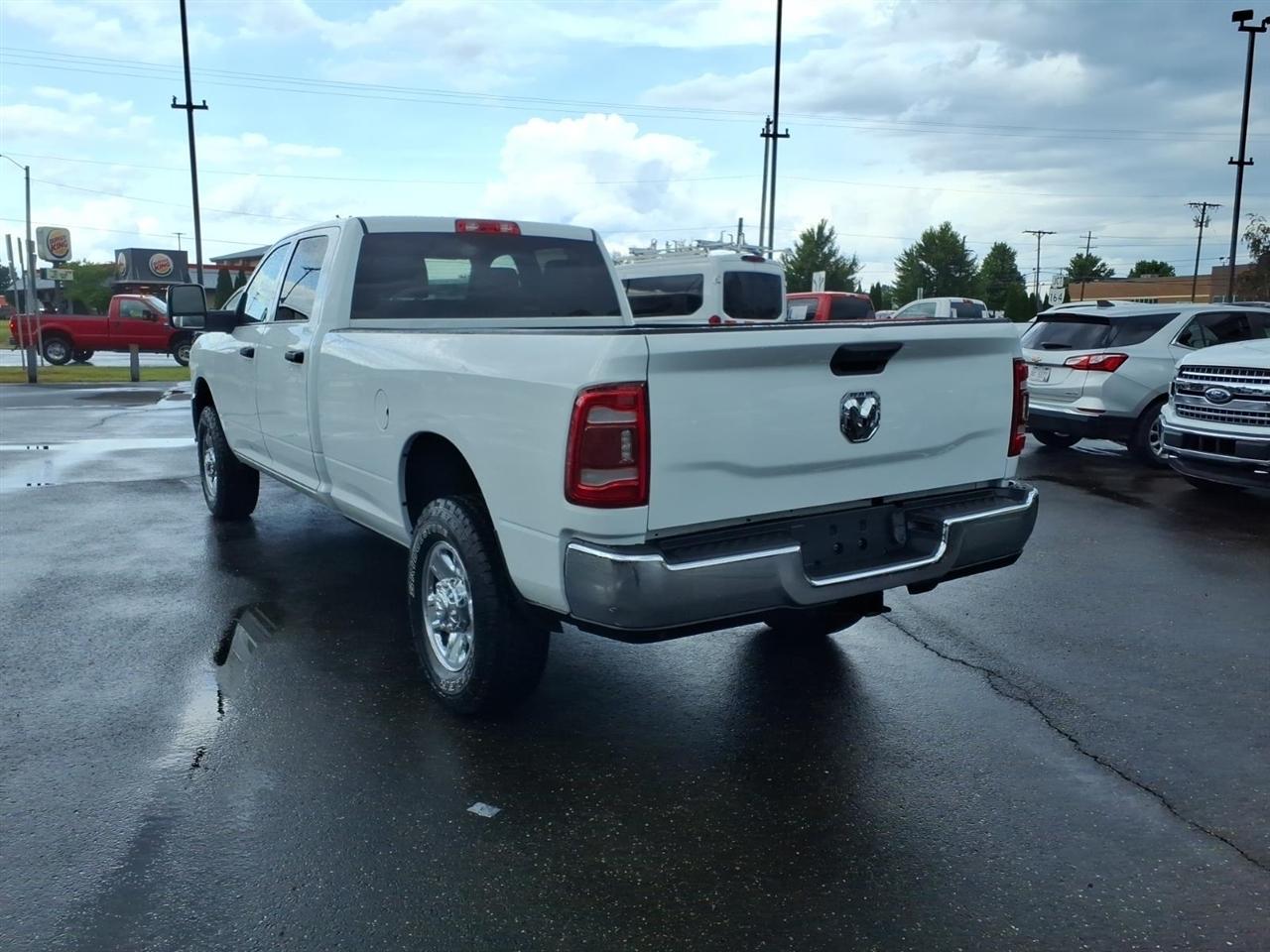 RAM 2500 Tradesman 4x4 Crew Cab 8' Box 2024