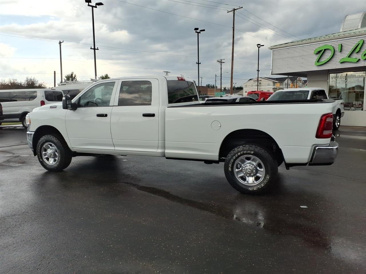 RAM 2500 Tradesman 4x4 Crew Cab 8' Box 2024