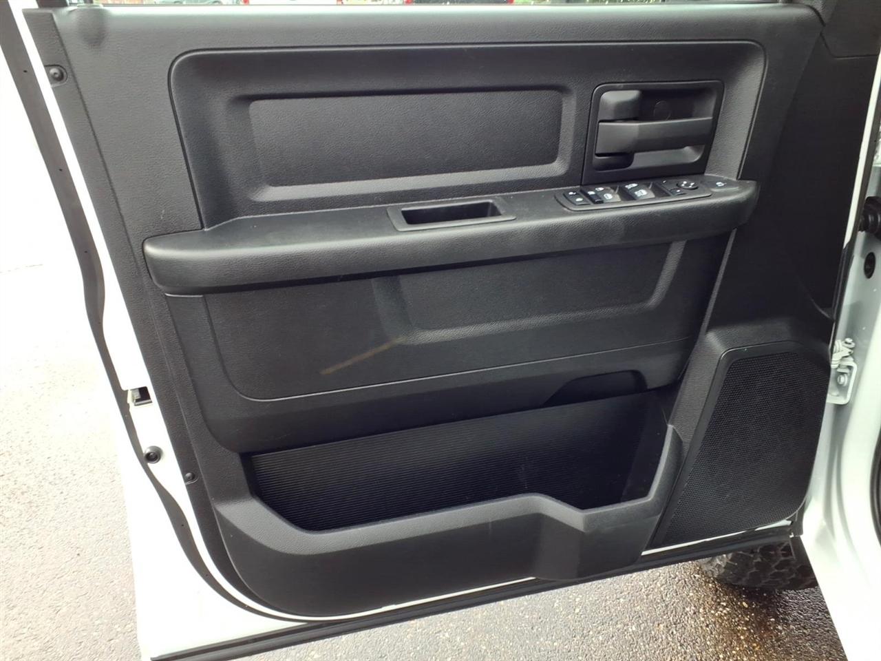 RAM 2500 Tradesman 4x4 Crew Cab 8' Box 2024