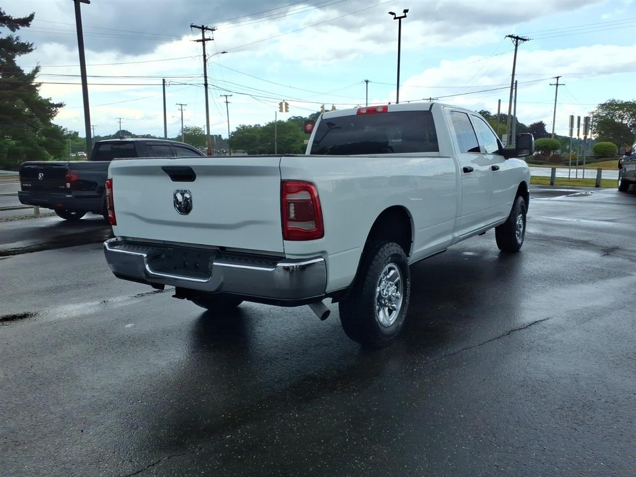 RAM 2500 Tradesman 4x4 Crew Cab 8' Box 2024