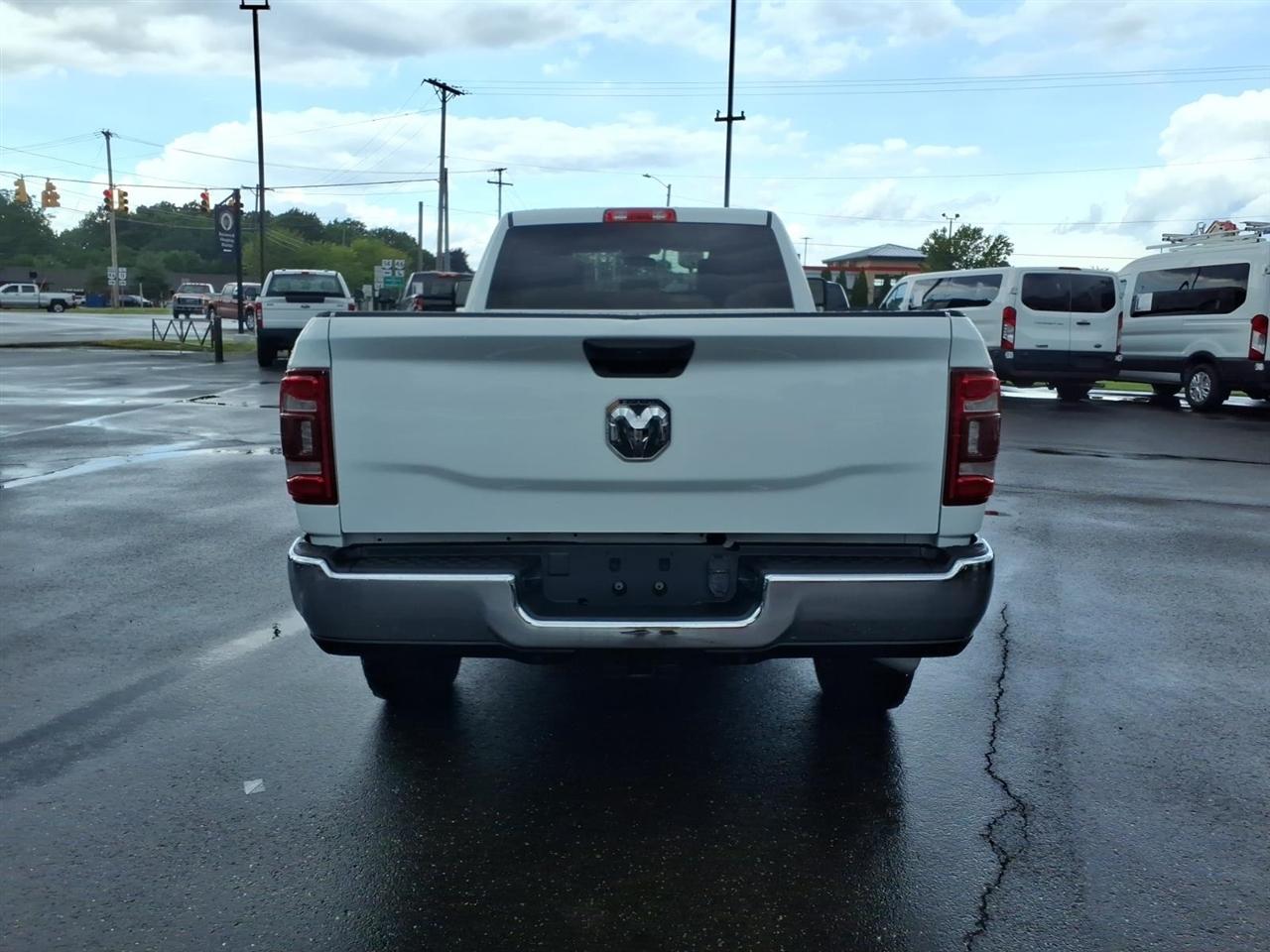 RAM 2500 Tradesman 4x4 Crew Cab 8' Box 2024
