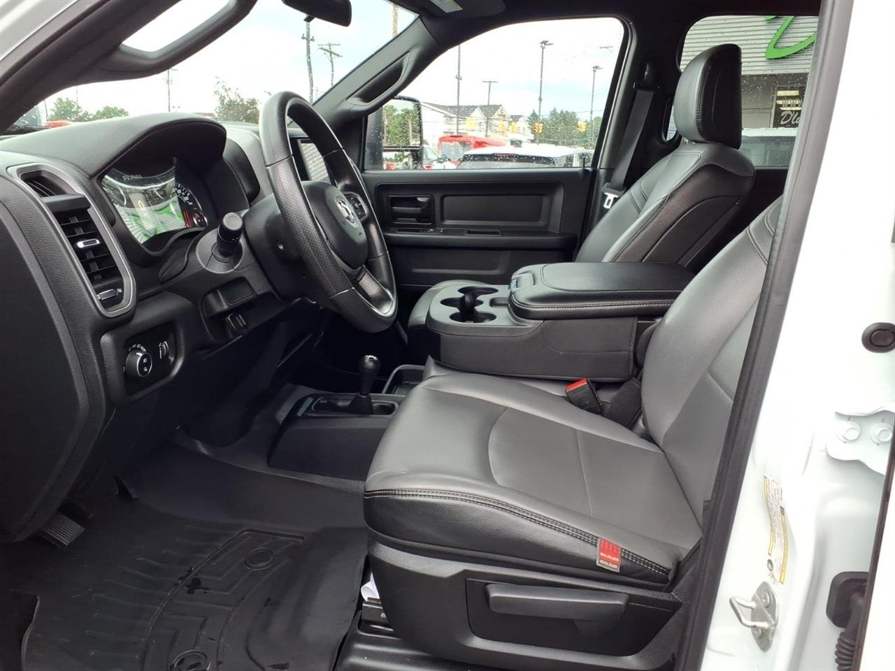RAM 2500 Tradesman 4x4 Crew Cab 8' Box 2024