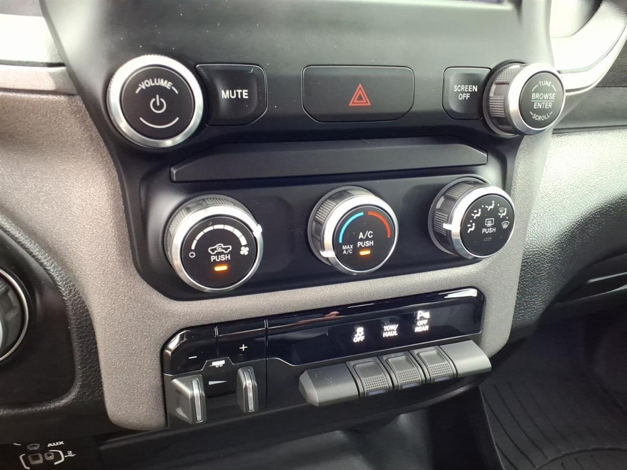 RAM 2500 Tradesman 4x4 Crew Cab 8' Box 2024