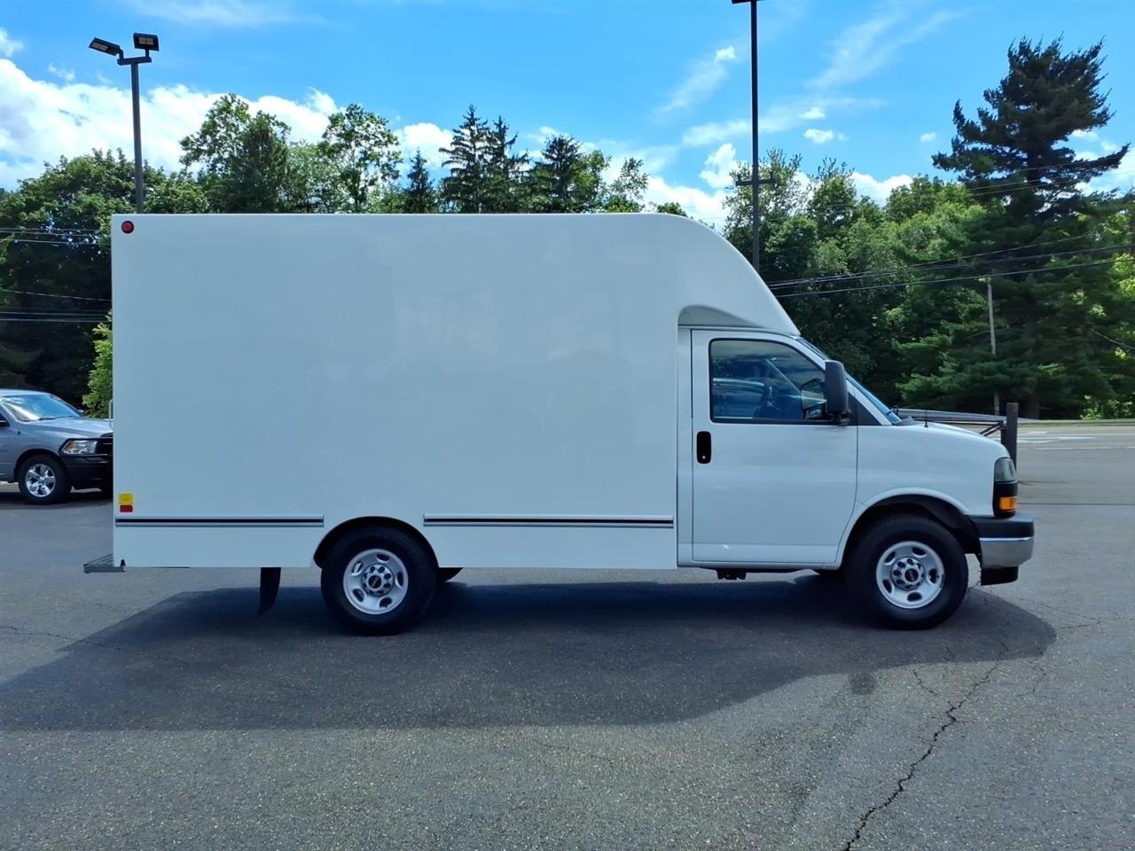 GMC Savana Commercial Cutaway 3500 Van 139" 2023