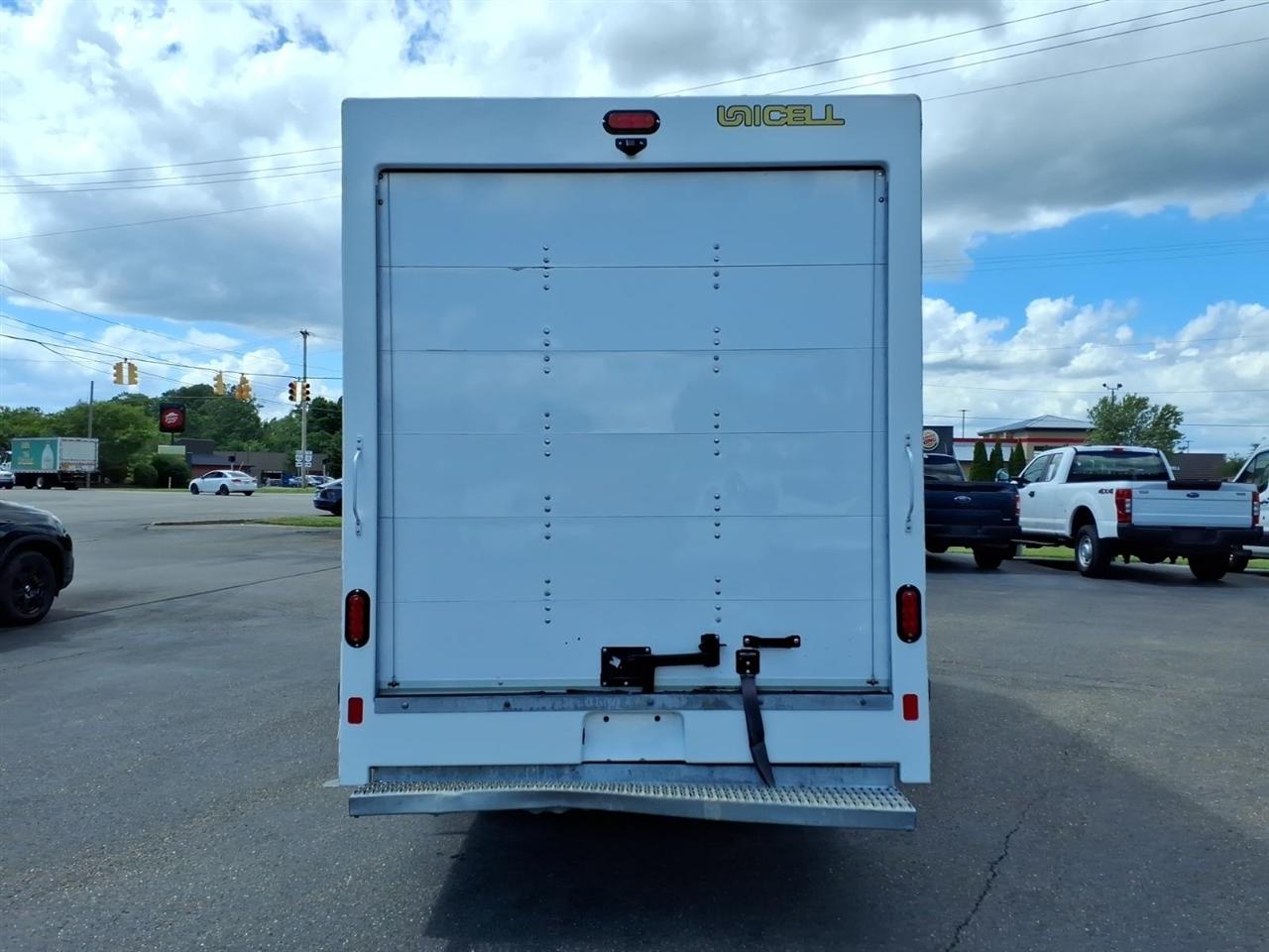 GMC Savana Commercial Cutaway 3500 Van 139" 2023