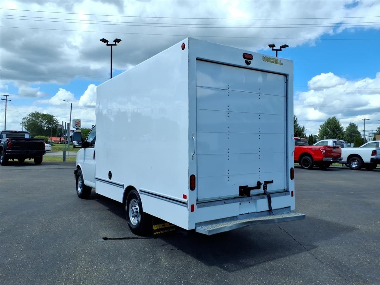 GMC Savana Commercial Cutaway 3500 Van 139" 2023