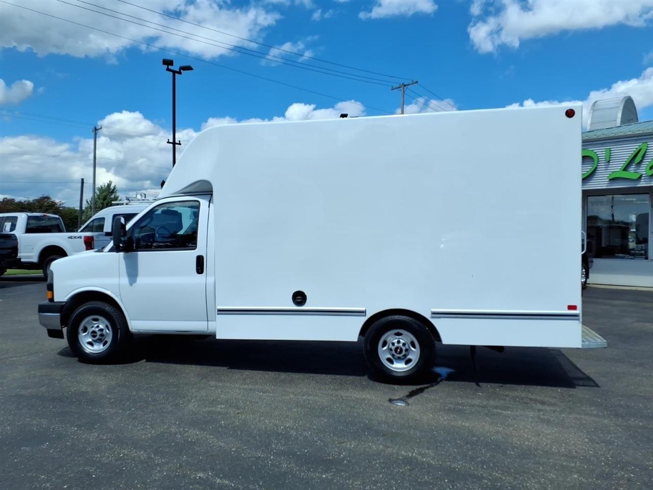 GMC Savana Commercial Cutaway 3500 Van 139" 2023