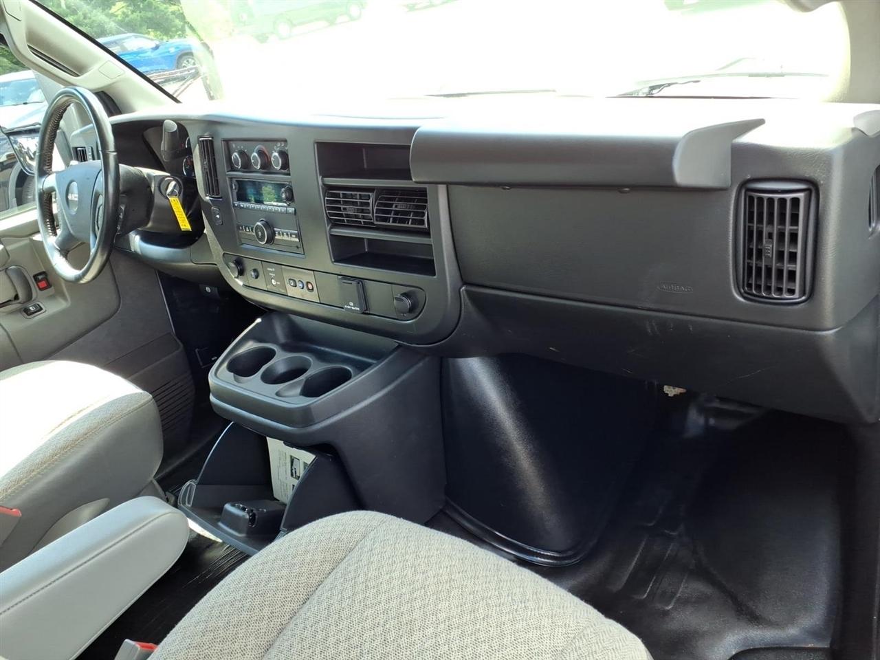 GMC Savana Commercial Cutaway 3500 Van 139" 2023