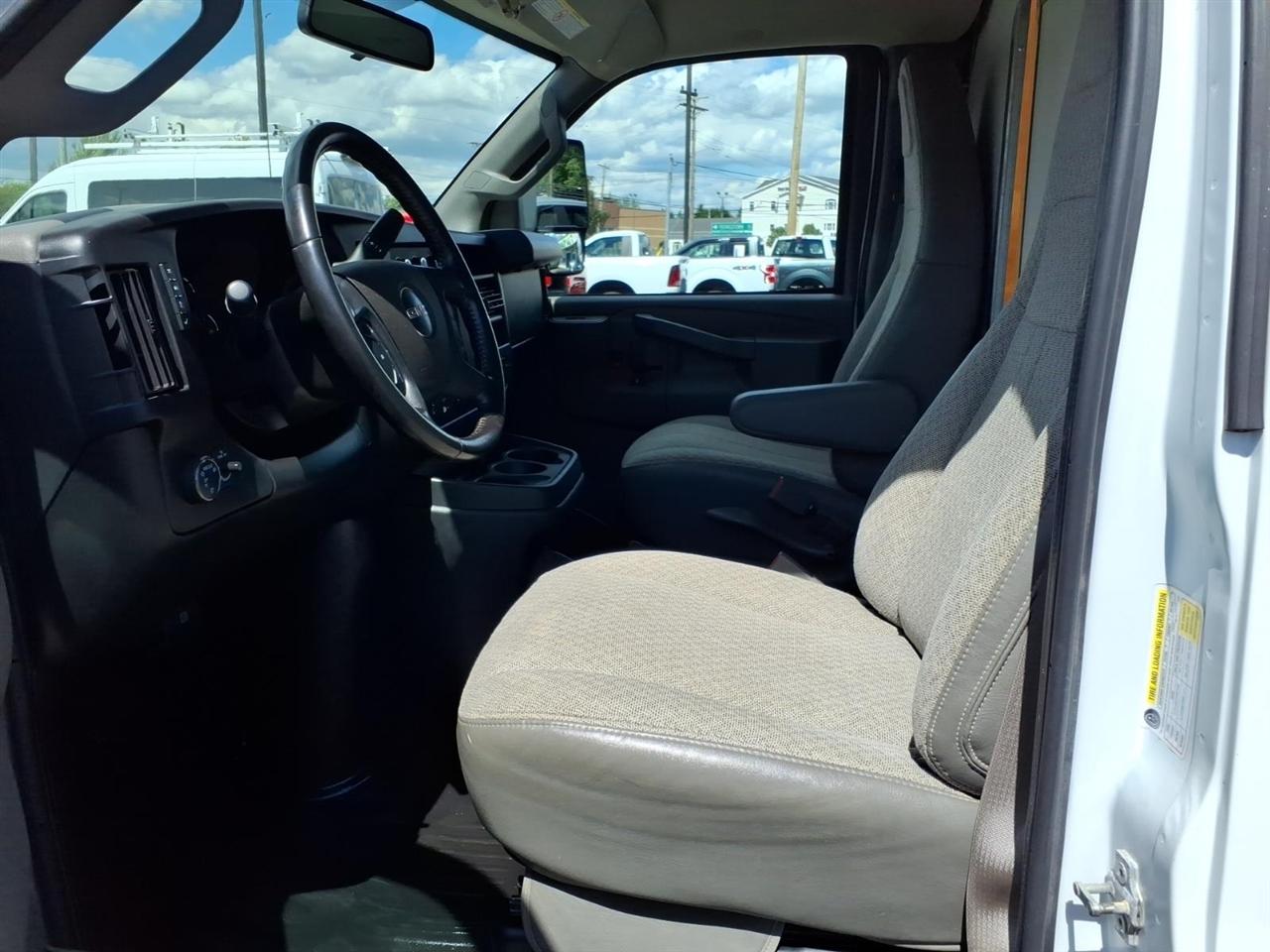 GMC Savana Commercial Cutaway 3500 Van 139" 2023