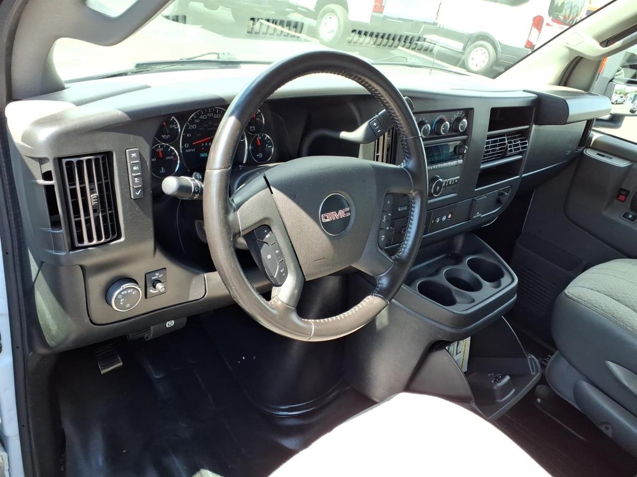 GMC Savana Commercial Cutaway 3500 Van 139" 2023