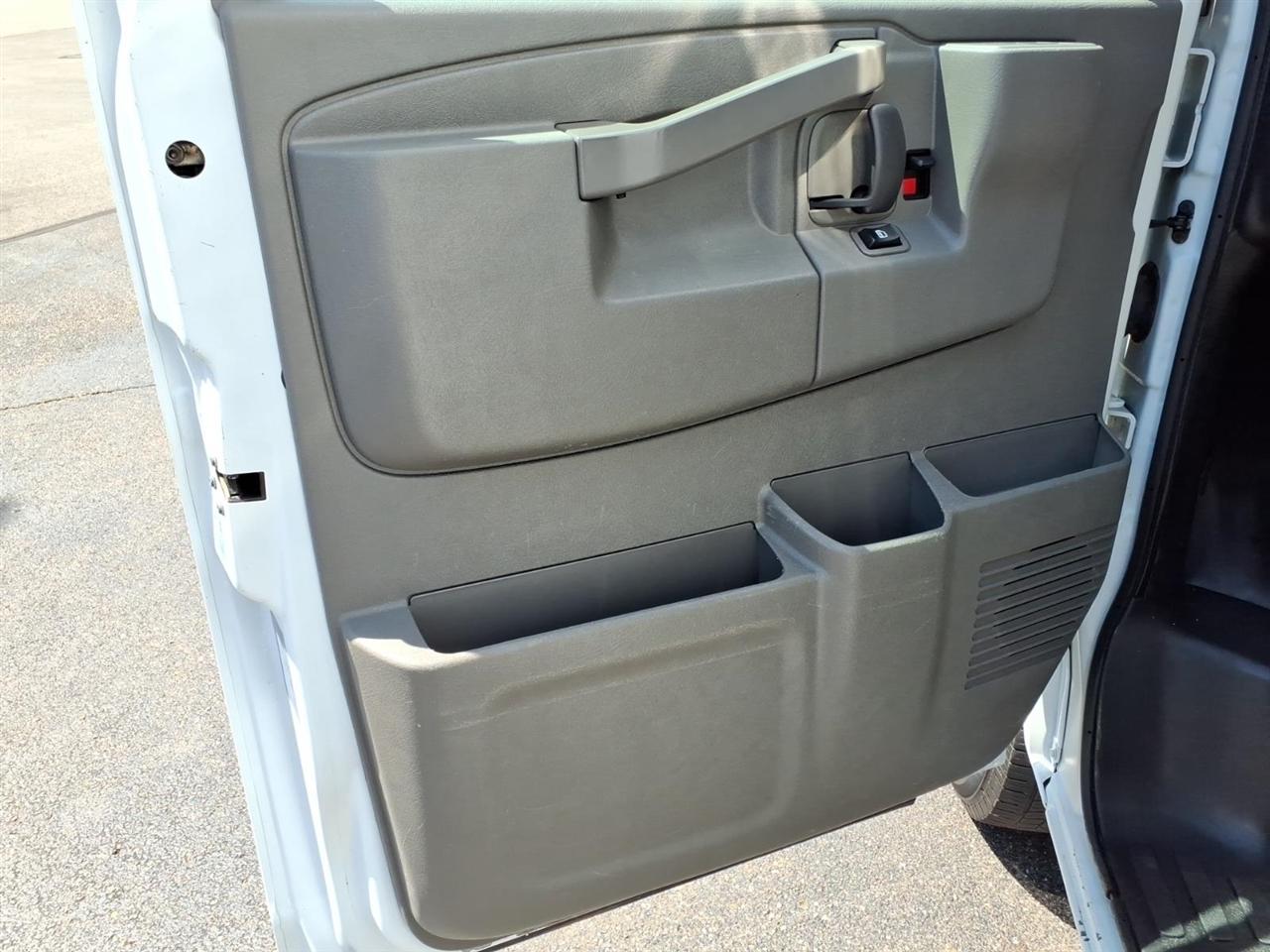 GMC Savana Commercial Cutaway 3500 Van 139" 2023