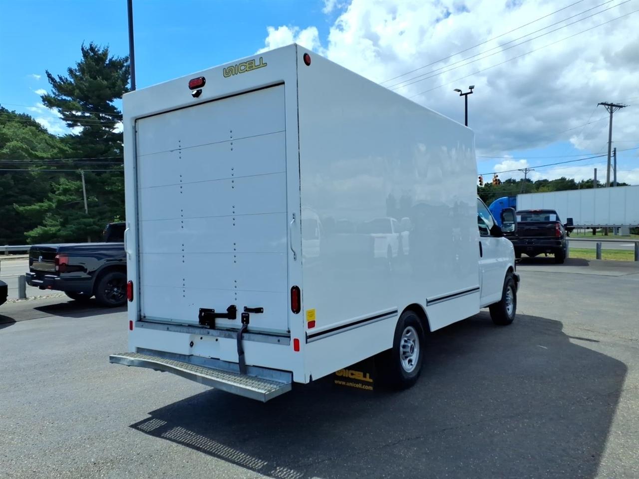 GMC Savana Commercial Cutaway 3500 Van 139" 2023