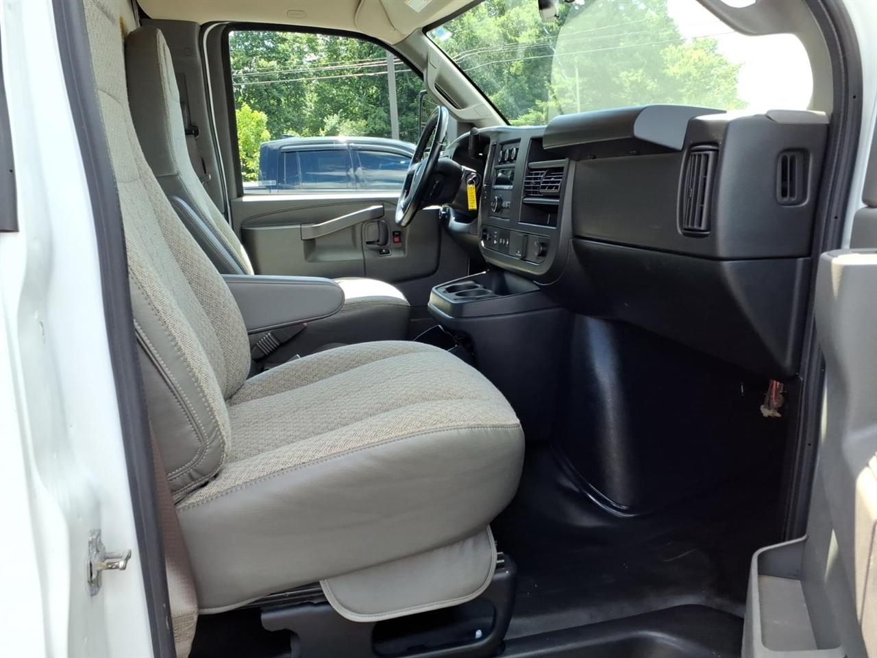 GMC Savana Commercial Cutaway 3500 Van 139" 2023