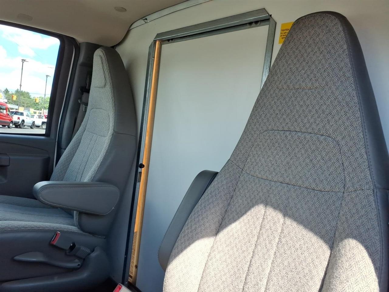 GMC Savana Commercial Cutaway 3500 Van 139" 2023