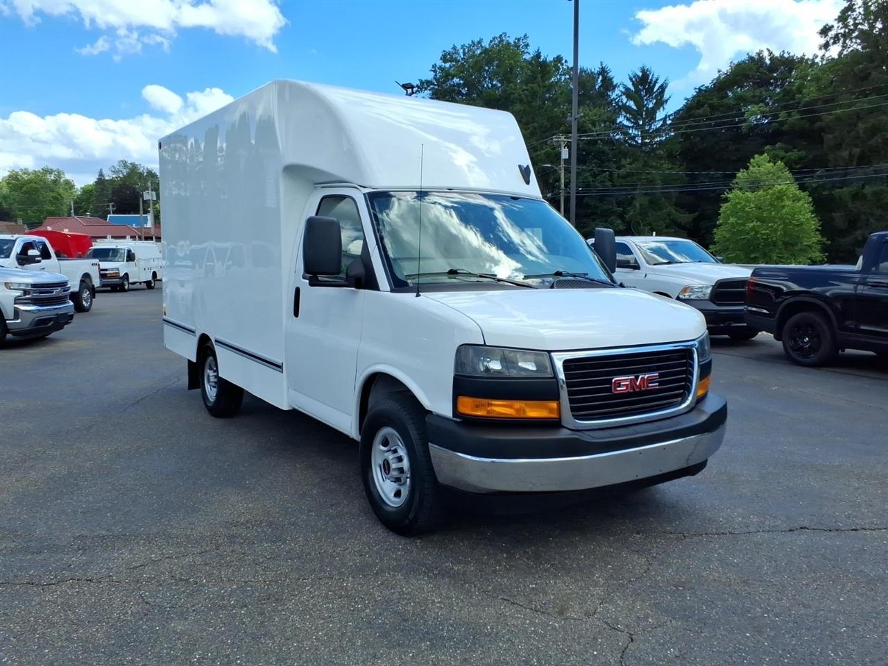 GMC Savana Commercial Cutaway 3500 Van 139" 2023