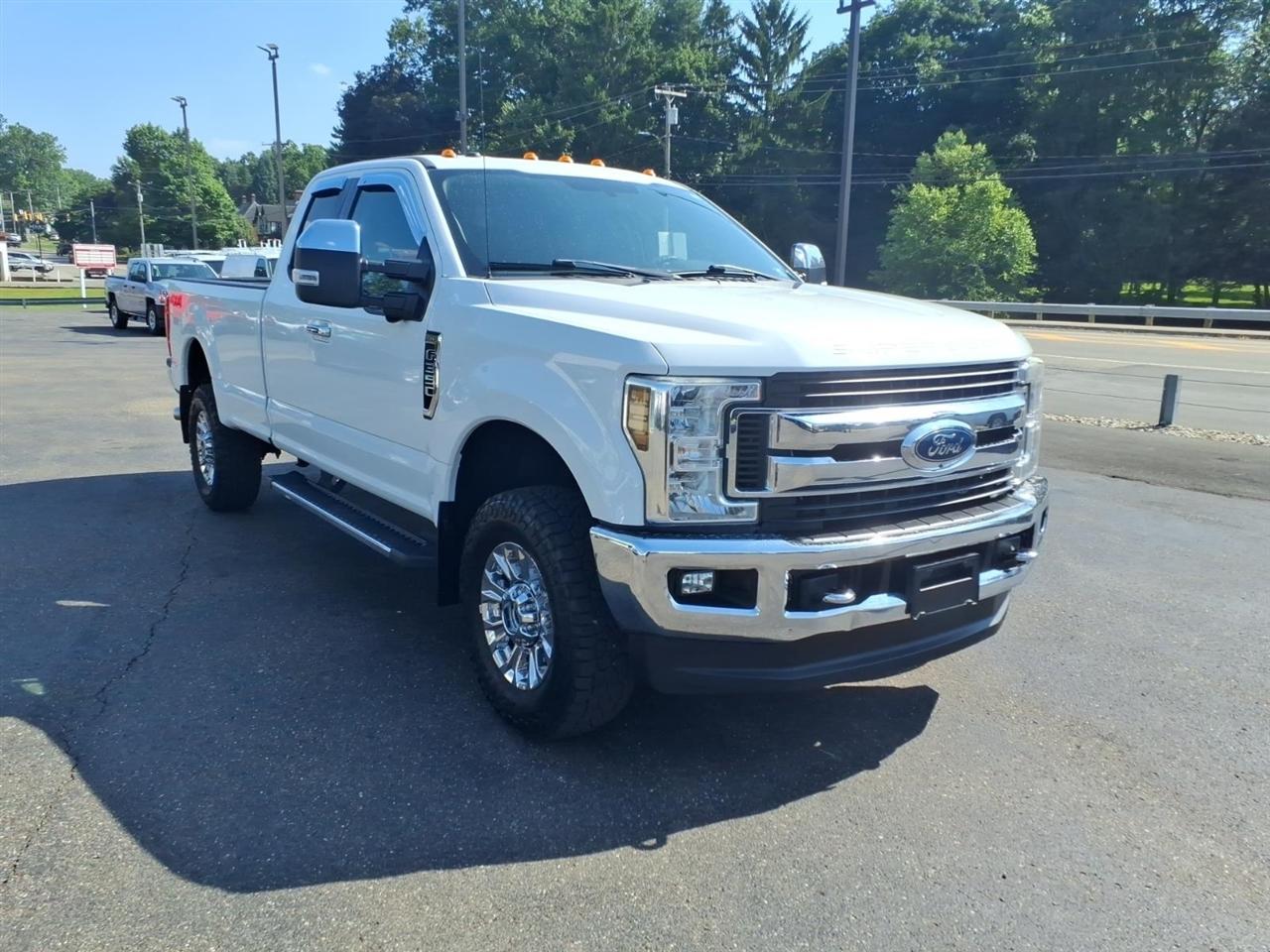 Ford Super Duty F-350 SRW Lariat 4WD SuperCab 8' Box 2019
