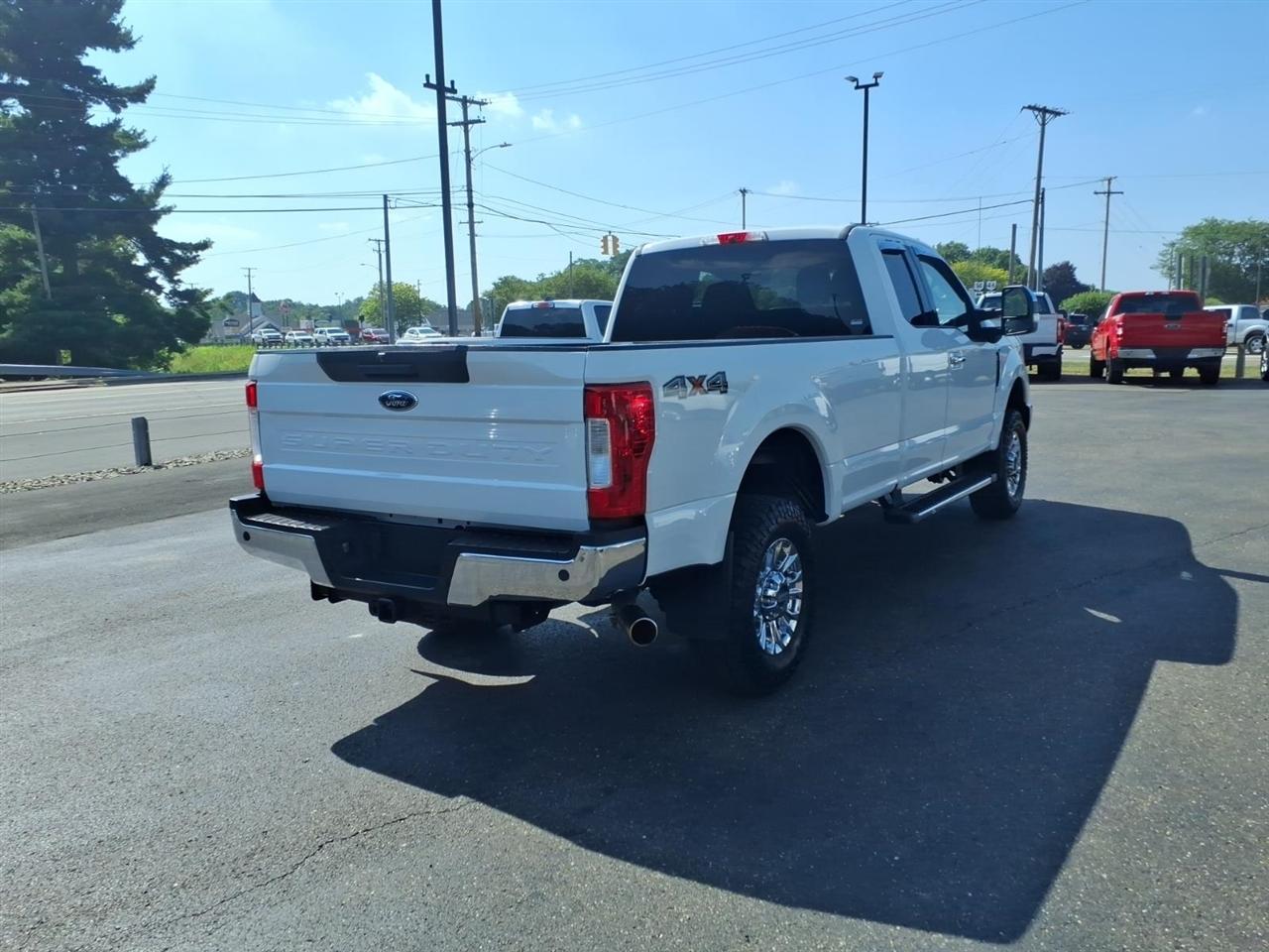 Ford Super Duty F-350 SRW Lariat 4WD SuperCab 8' Box 2019