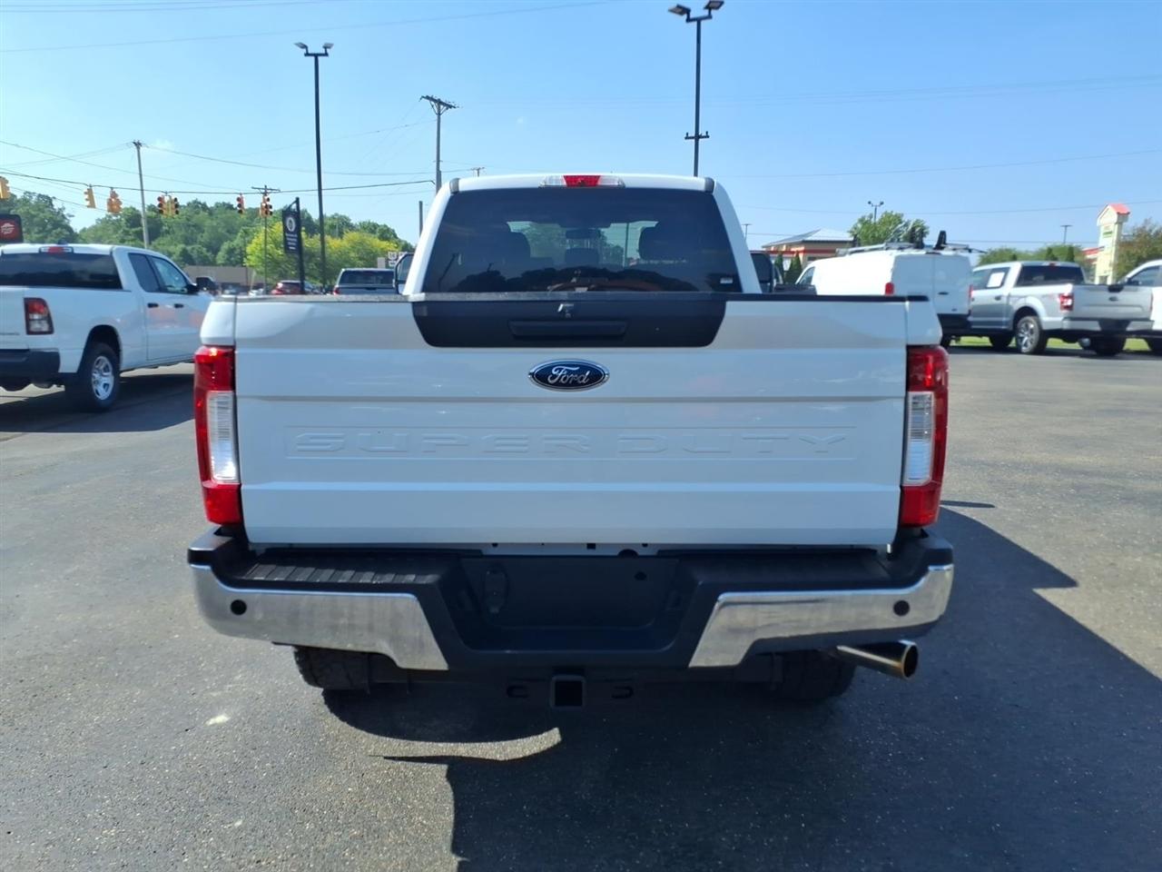 Ford Super Duty F-350 SRW Lariat 4WD SuperCab 8' Box 2019