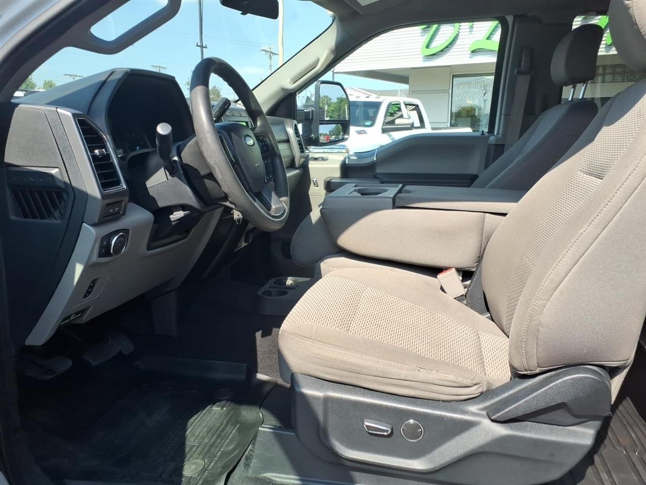 Ford Super Duty F-350 SRW Lariat 4WD SuperCab 8' Box 2019