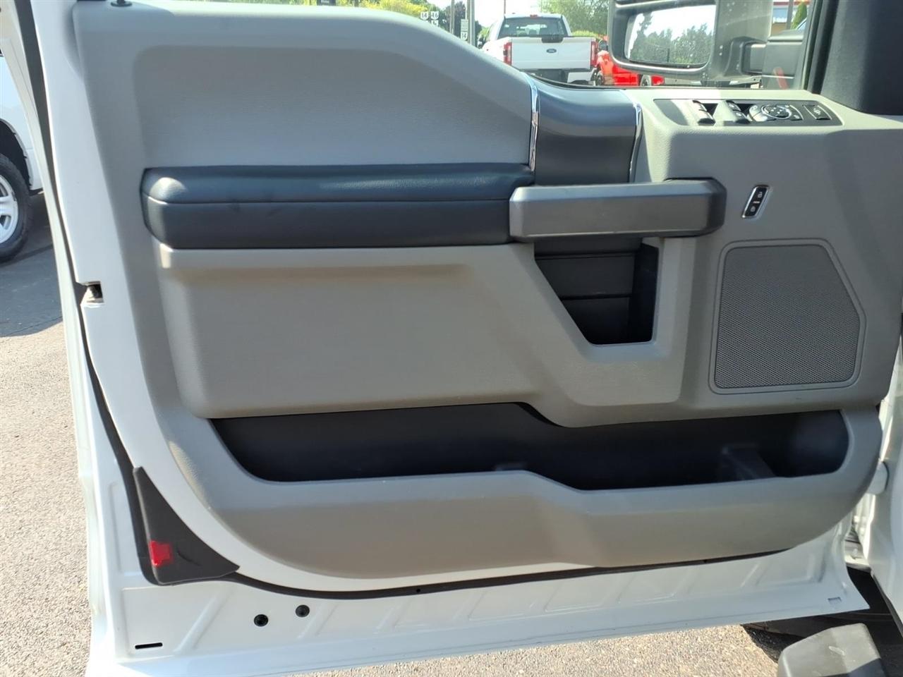 Ford Super Duty F-350 SRW Lariat 4WD SuperCab 8' Box 2019
