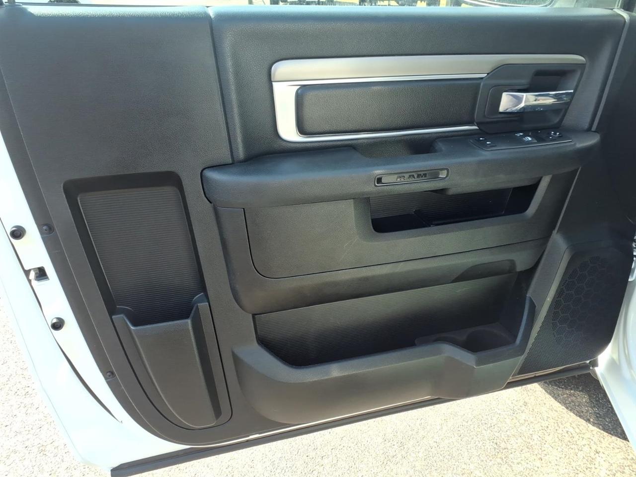 RAM 1500 Classic Tradesman 4x2 Reg Cab 8' Box 2021