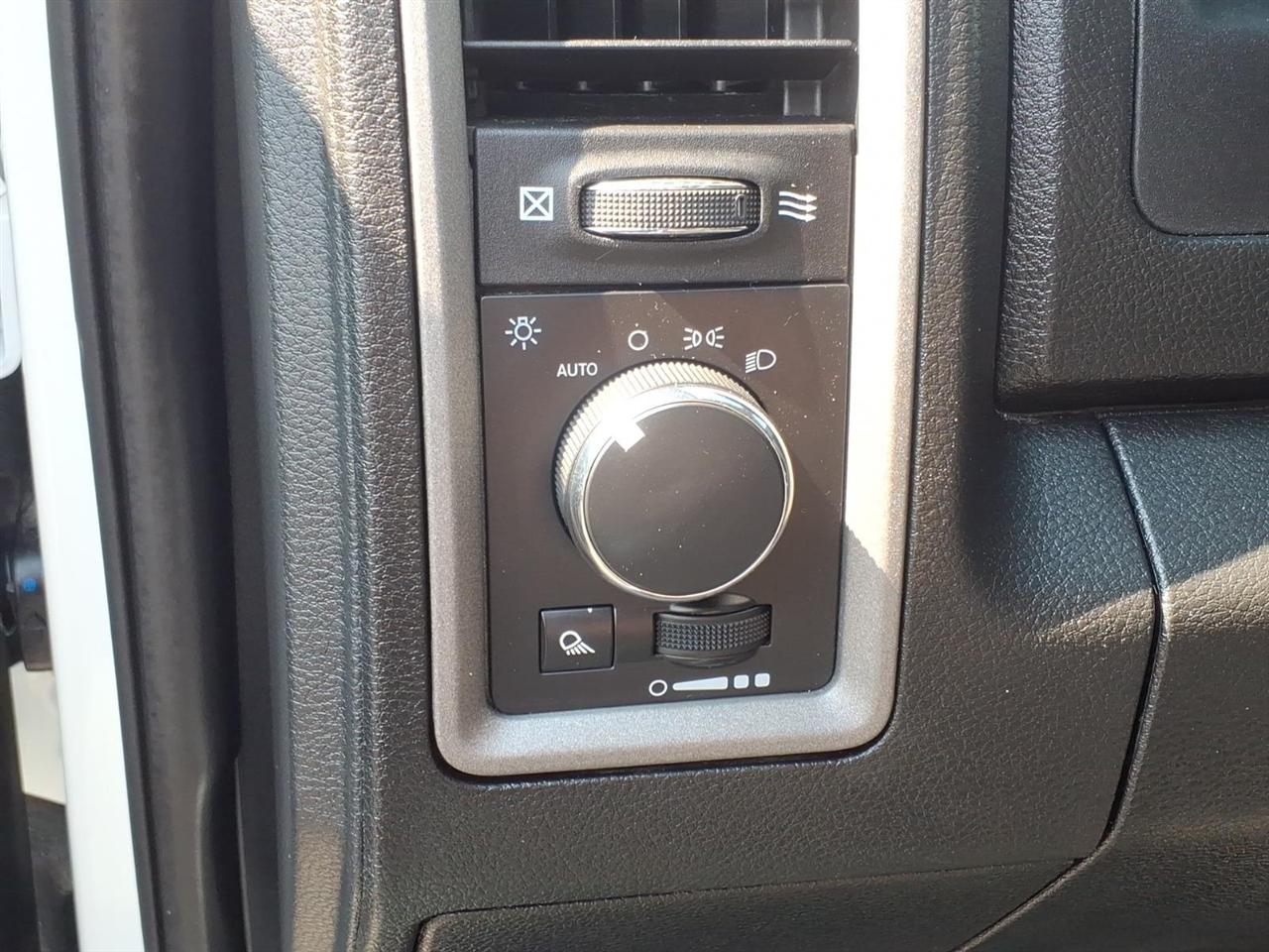 RAM 1500 Classic Tradesman 4x2 Reg Cab 8' Box 2021