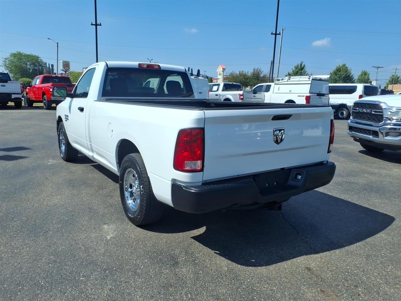 RAM 1500 Classic Tradesman 4x2 Reg Cab 8' Box 2021