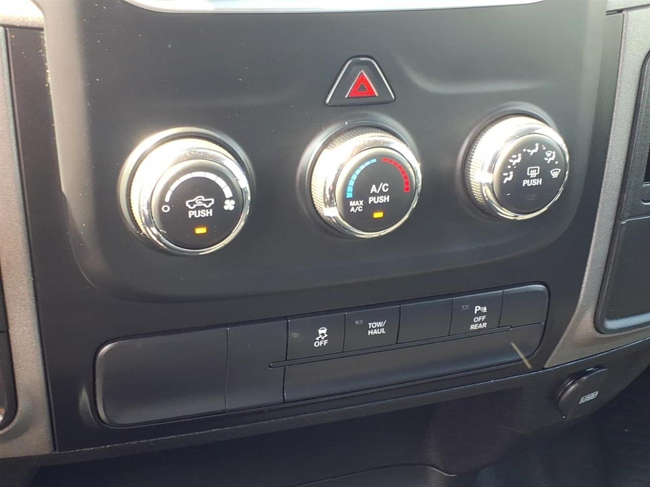 RAM 1500 Classic Tradesman 4x2 Reg Cab 8' Box 2021