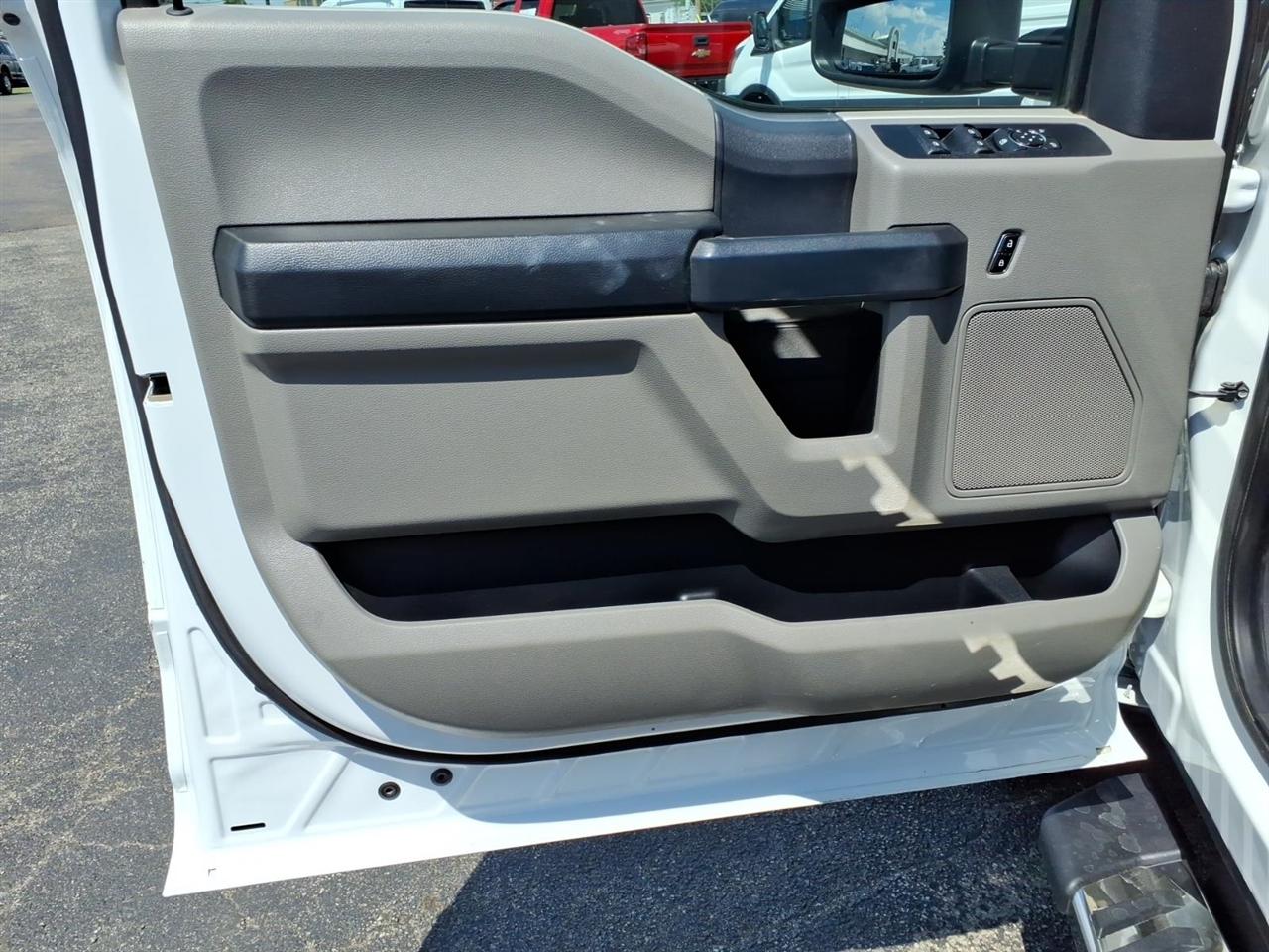 Ford Super Duty F-250 SRW XL 4WD Crew Cab 8' Box 2022