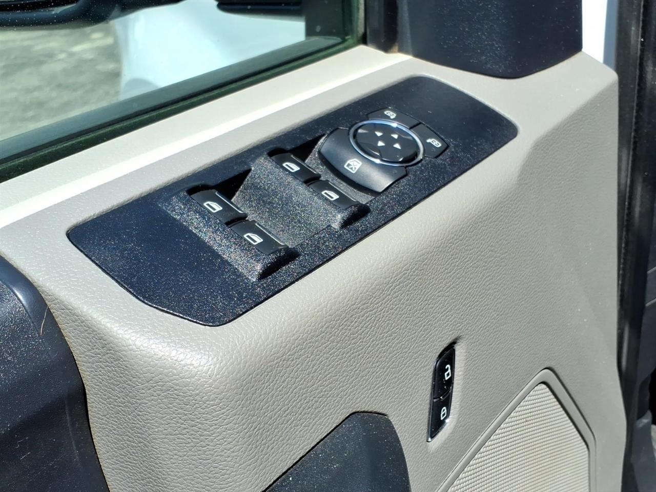 Ford Super Duty F-250 SRW XL 4WD Crew Cab 8' Box 2022