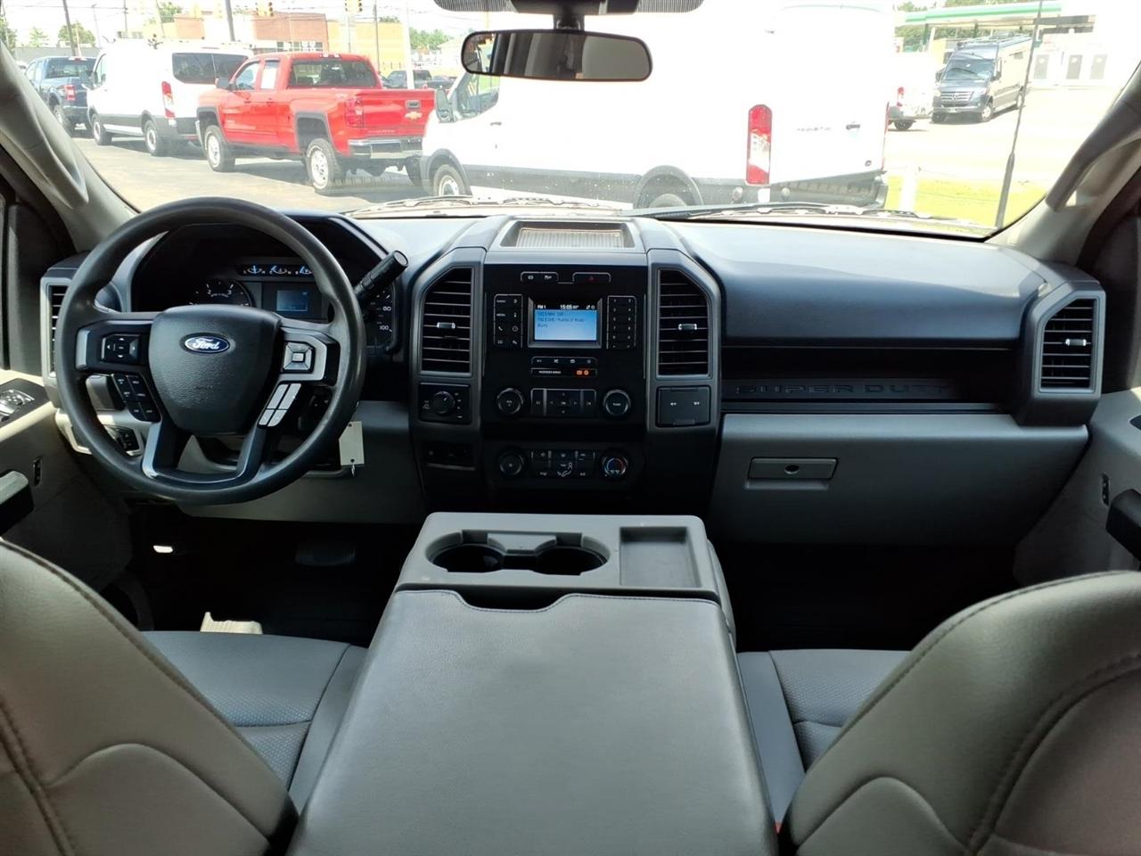 Ford Super Duty F-250 SRW XL 4WD Crew Cab 8' Box 2022