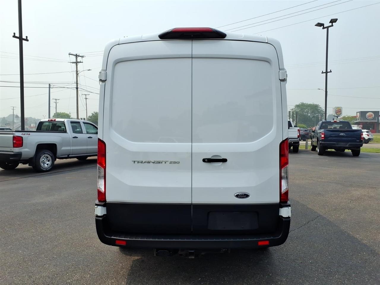 Ford Transit Cargo Van T-250 130" Med Rf 9070 GVWR RWD 2021