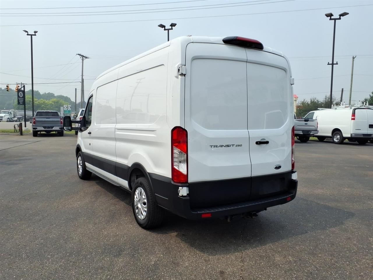 Ford Transit Cargo Van T-250 130" Med Rf 9070 GVWR RWD 2021