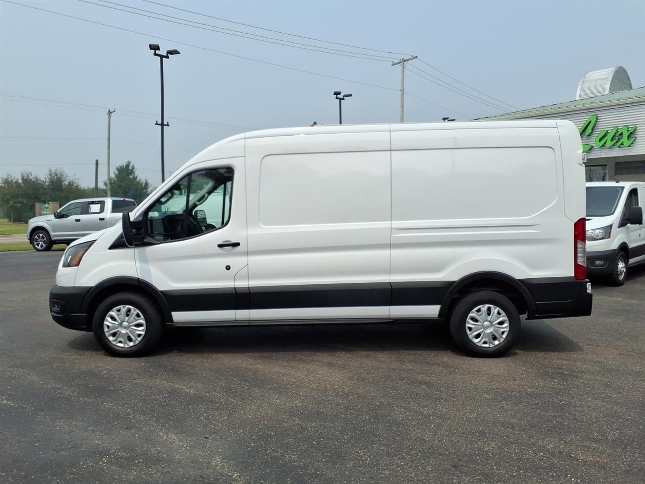 Ford Transit Cargo Van T-250 130" Med Rf 9070 GVWR RWD 2021