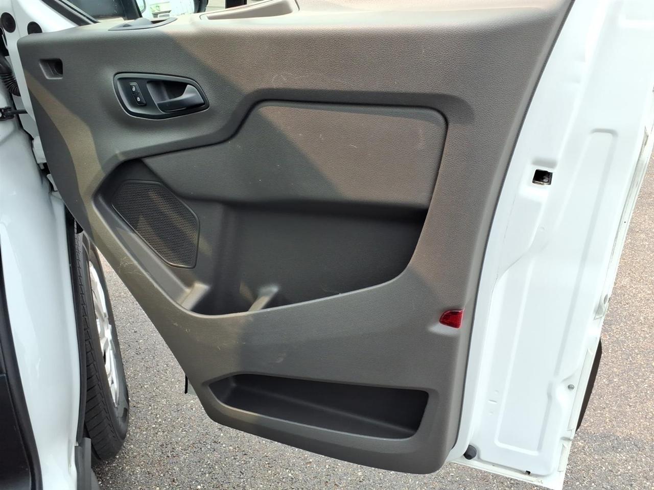 Ford Transit Cargo Van T-250 130" Med Rf 9070 GVWR RWD 2021