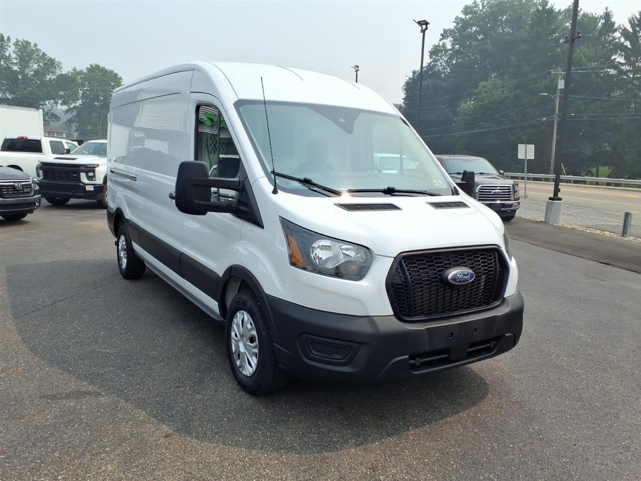 Ford Transit Cargo Van T-250 130" Med Rf 9070 GVWR RWD 2021