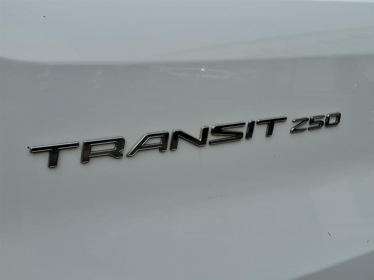 Ford Transit Cargo Van T-250 130" Med Rf 9070 GVWR RWD 2021