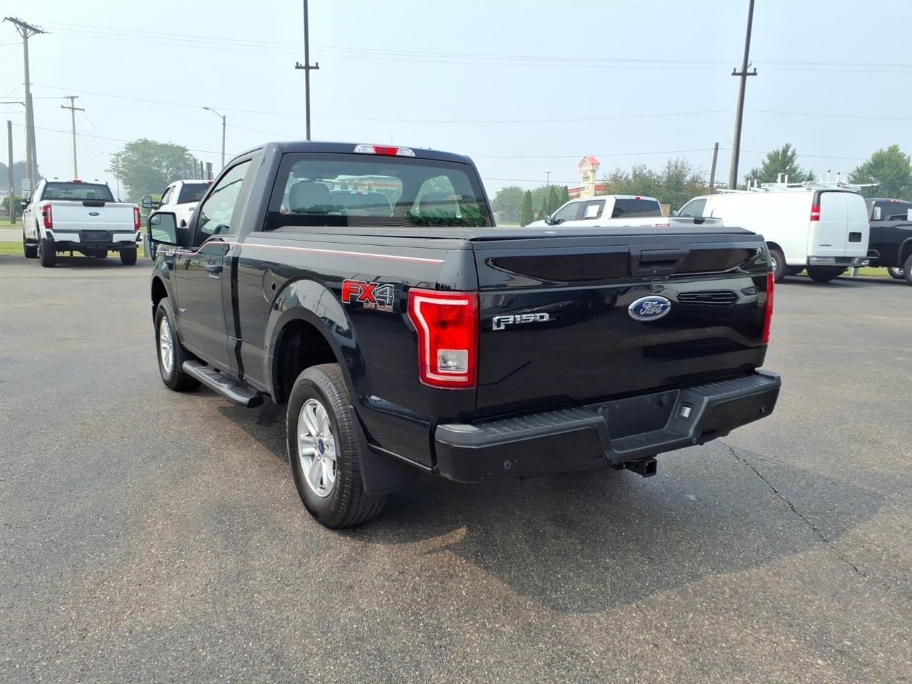 Ford F-150 4WD Reg Cab 122.5" XL 2016
