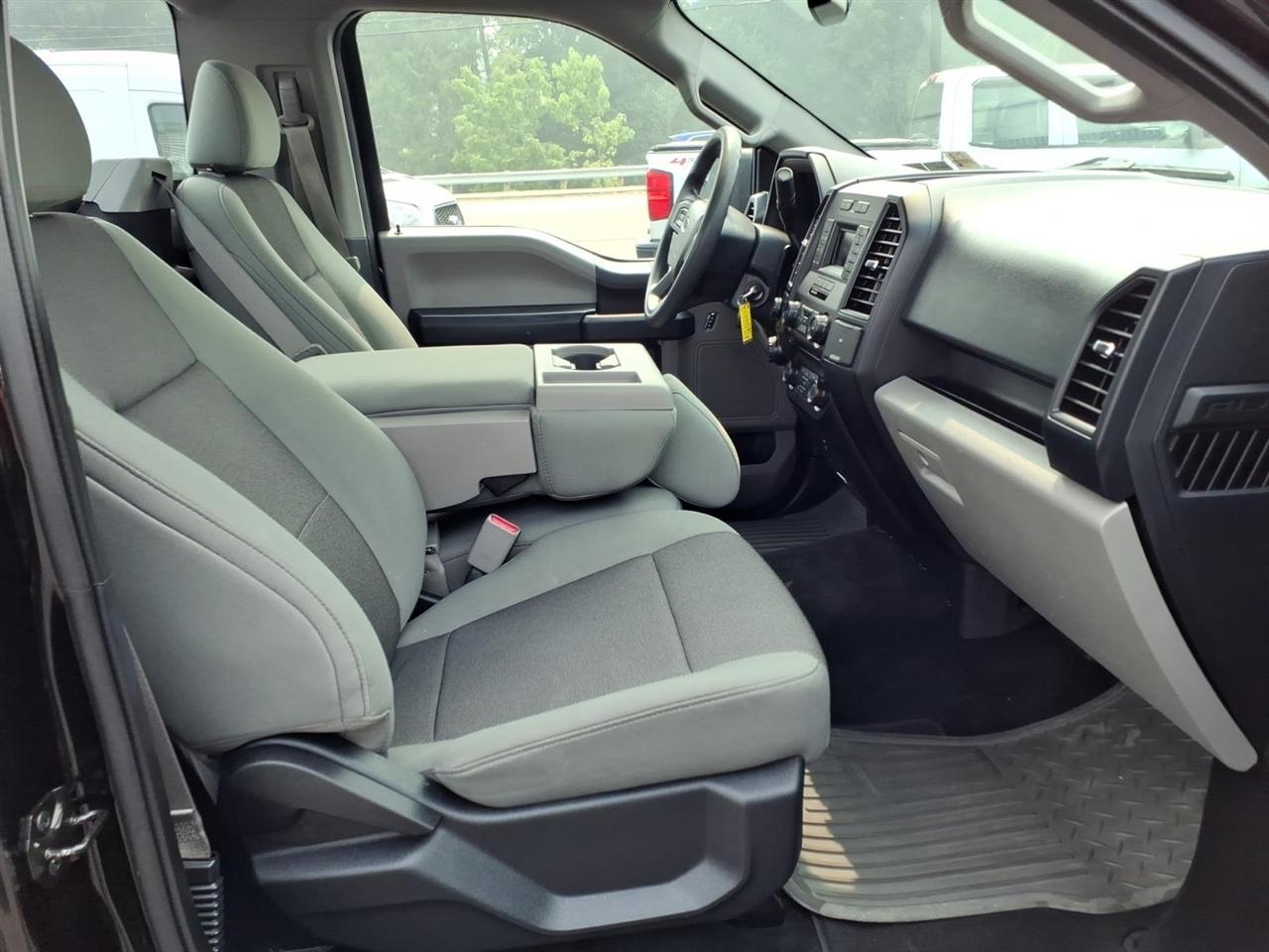 Ford F-150 4WD Reg Cab 122.5" XL 2016