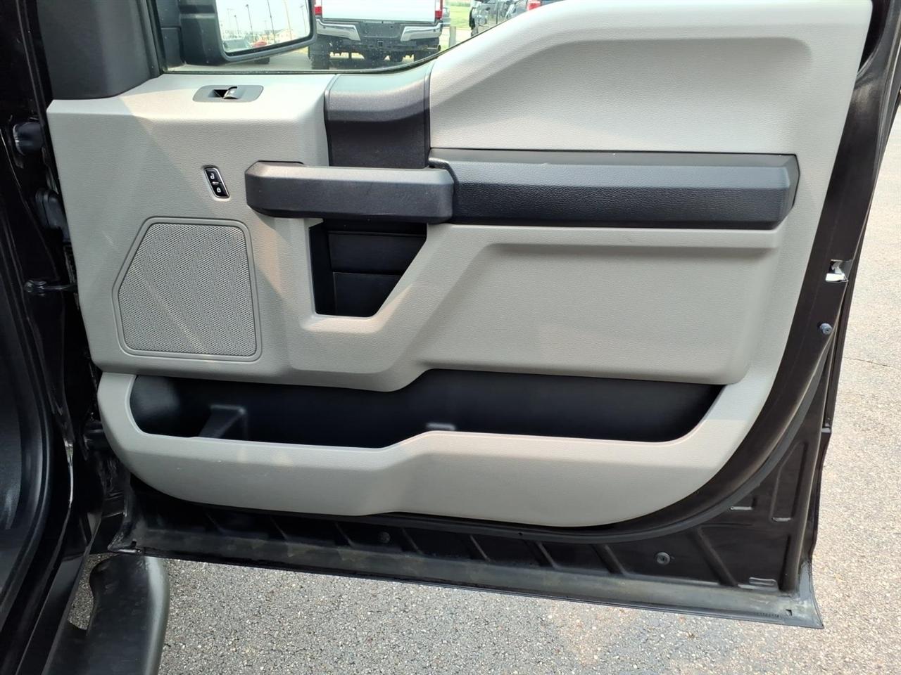 Ford F-150 4WD Reg Cab 122.5" XL 2016