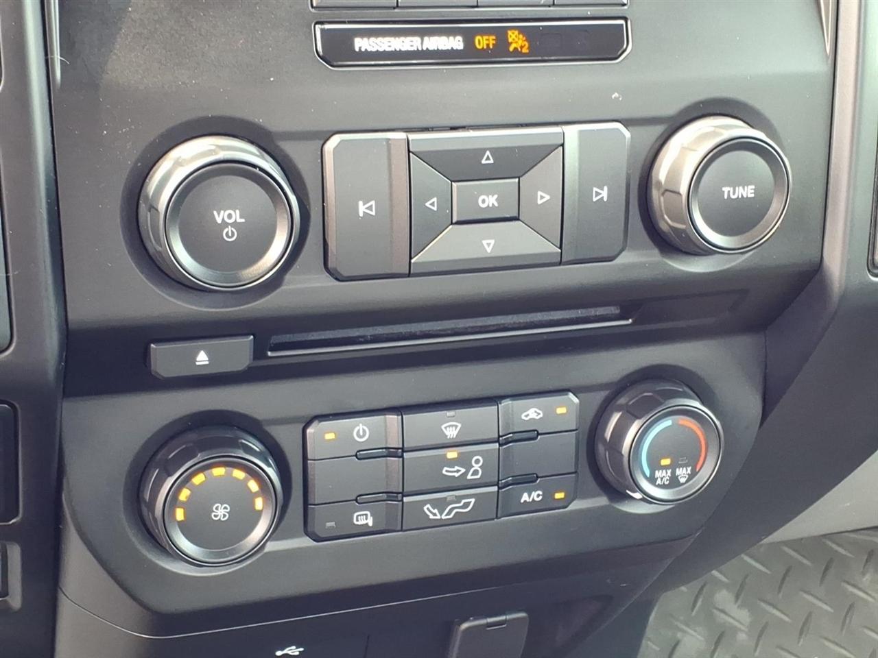 Ford F-150 4WD Reg Cab 122.5" XL 2016