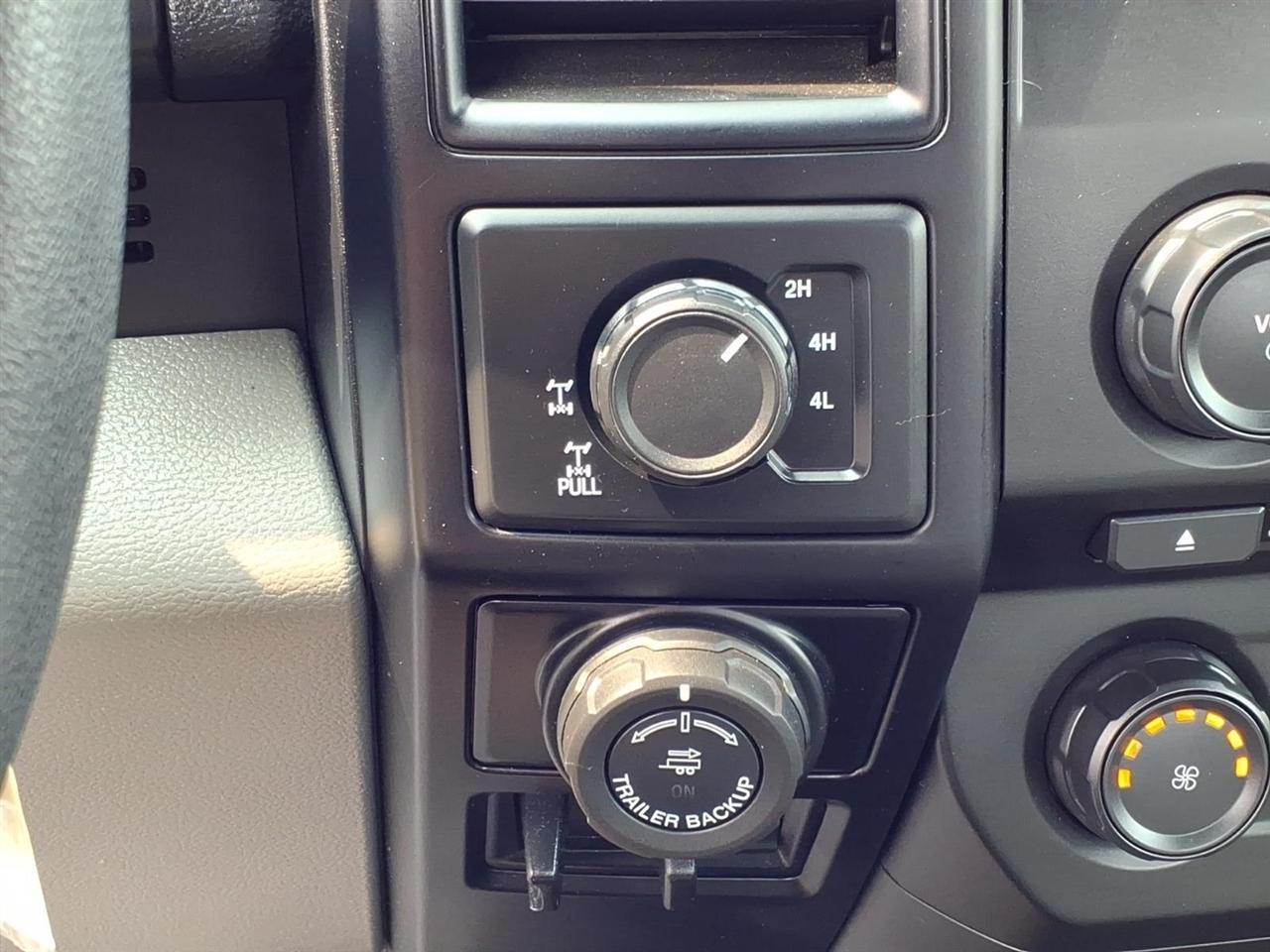 Ford F-150 4WD Reg Cab 122.5" XL 2016