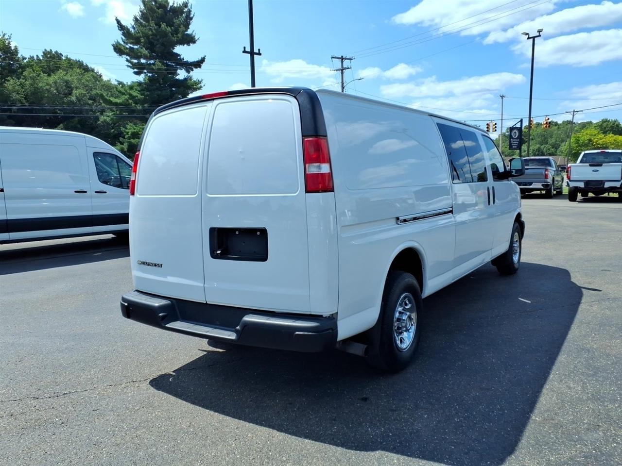Chevrolet Express Cargo Van RWD 3500 155" 2018