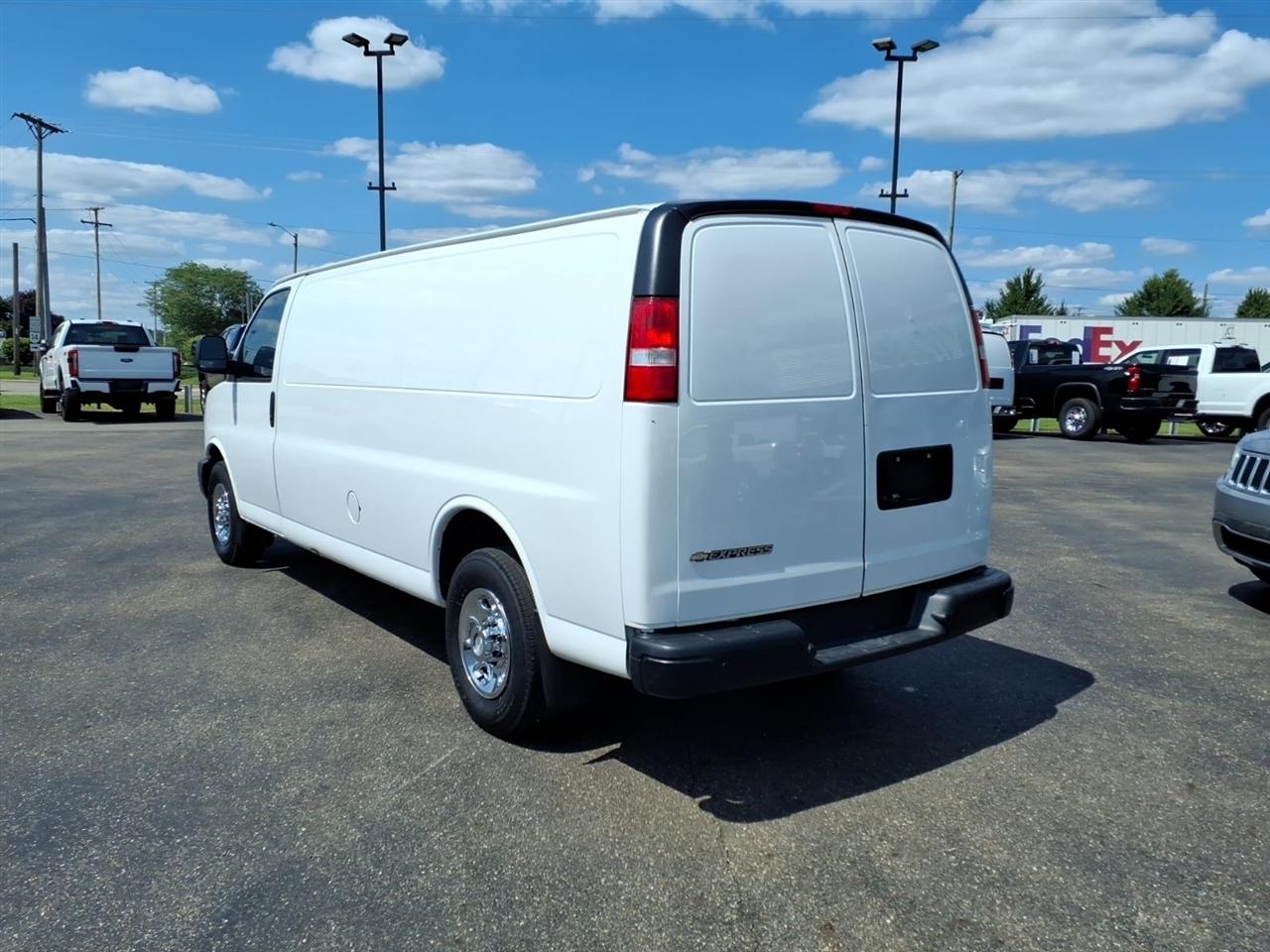 Chevrolet Express Cargo Van RWD 3500 155" 2018