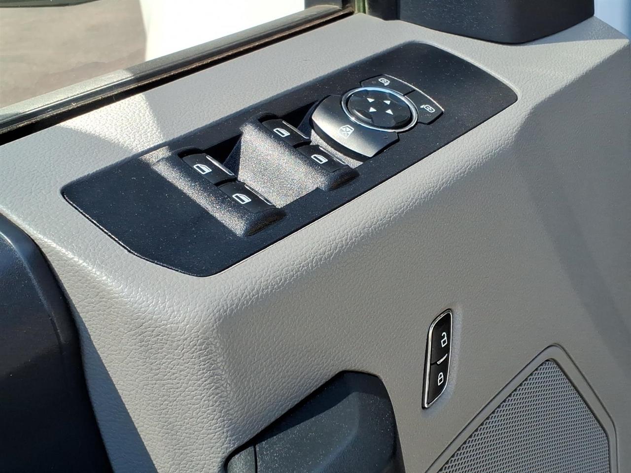 Ford Super Duty F-250 SRW XL 4WD Crew Cab 6.75' Box 2022