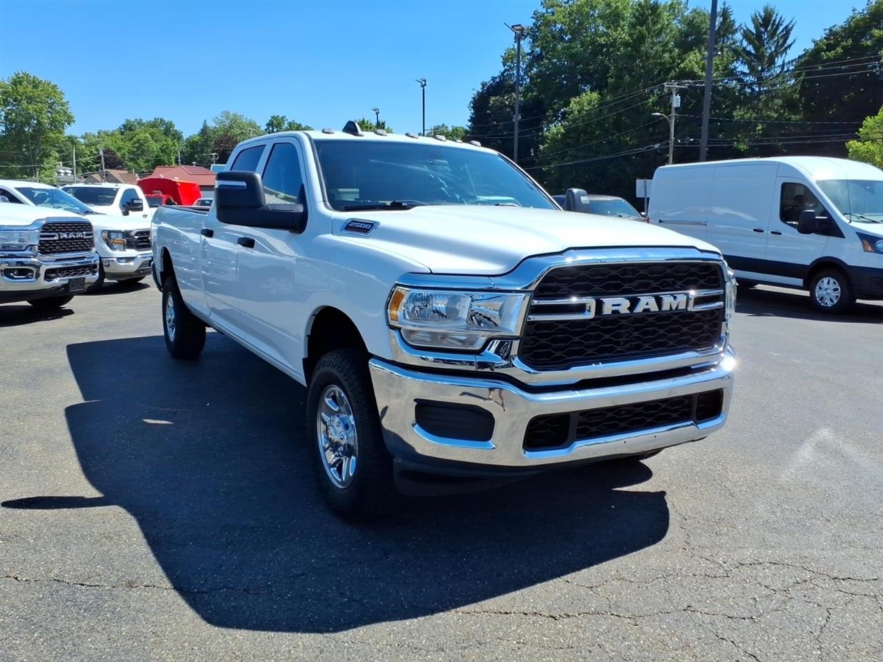 RAM 2500 Tradesman 4x4 Crew Cab 8' Box 2024