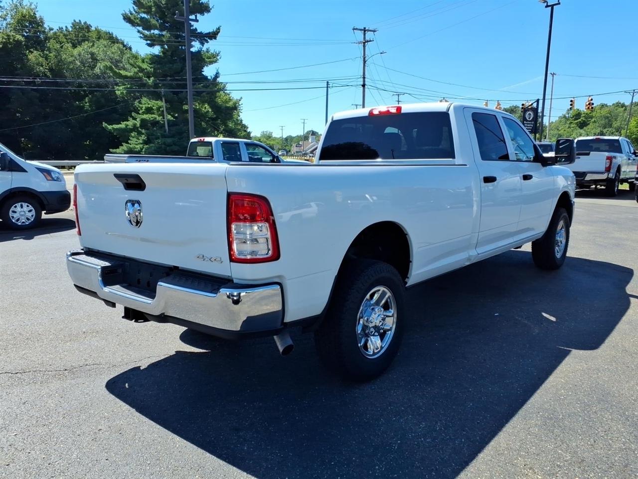 RAM 2500 Tradesman 4x4 Crew Cab 8' Box 2024