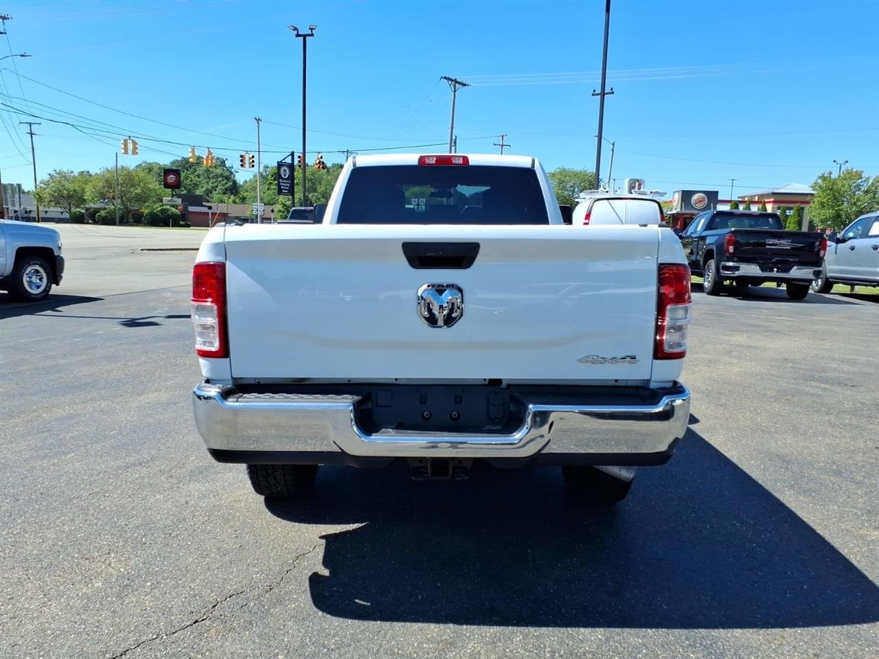 RAM 2500 Tradesman 4x4 Crew Cab 8' Box 2024