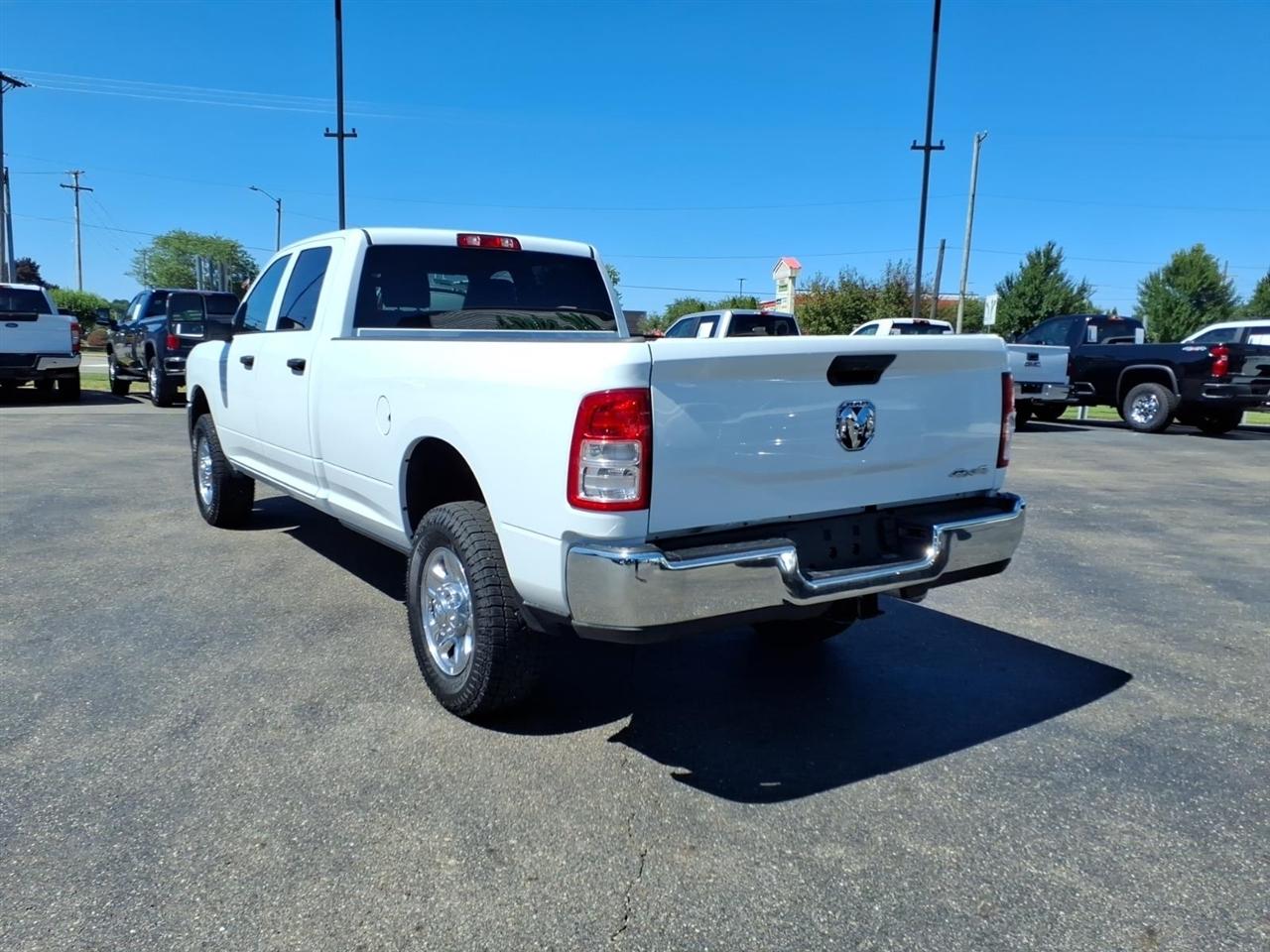 RAM 2500 Tradesman 4x4 Crew Cab 8' Box 2024