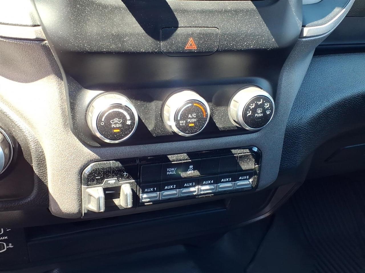 RAM 2500 Tradesman 4x4 Crew Cab 8' Box 2024